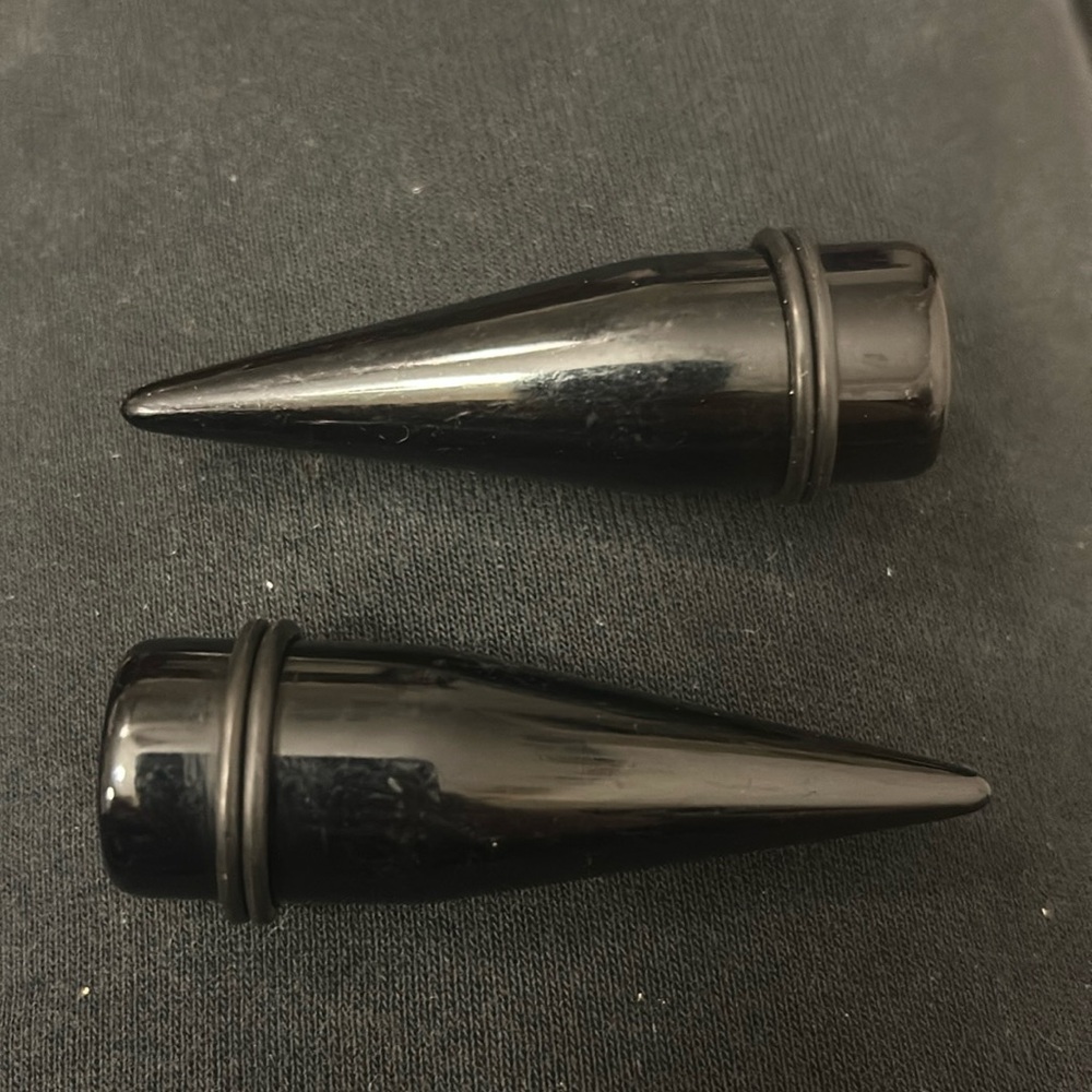 acrylic tapers black